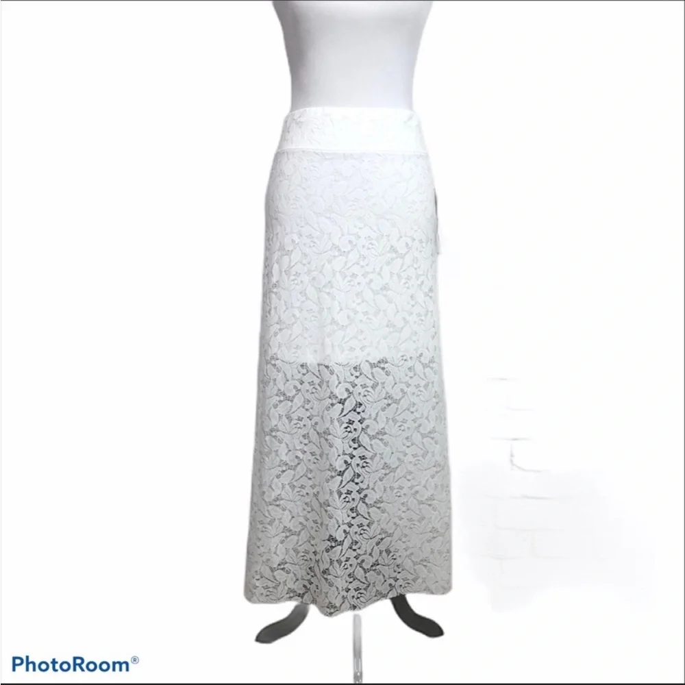 Kensie white pull on mini skirt with maxi lace overlay